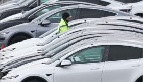 Auto elettriche, boom di vendite in Italia (+126%). Ma Tesla crolla e Byd la supera