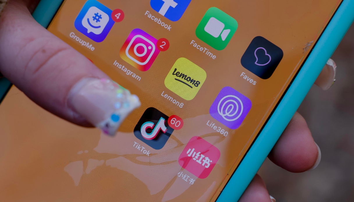 TikTok aumenta il controllo dei genitori, nuove funzioni per limitare l’uso tra i minori