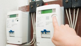 Bonus bollette 200 euro, come viene erogato e a chi presentare l’Isee