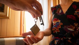 Pasqua e Pasquetta 2025, aumentano affitti turistici illegali e poco sicuri