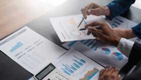 L’ombra dei dazi sulla stagione delle trimestrali: cosa aspettarsi in Usa e Ue