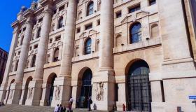 La Borsa del 28 aprile, riparte il risiko bancario e Milano chiude a +0,3%