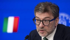 Conti pubblici, approvato il Def (che cambia nome): crescita dimezzata allo 0,6% nel 2025