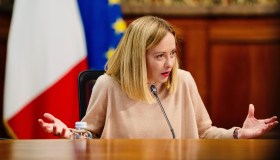 Meloni con la strategia “zero per zero” tenta la carta della diplomazia