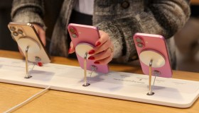 iPhone, prezzi alle stelle anche in Italia: quanto costeranno dopo i dazi