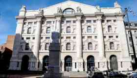 Borse: settimana negativa con guerra commerciale