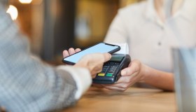 Dal contante al contactless, arriva il POS evoluto che gestisce tutti i tipi di incasso