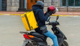 Più diritti ai rider anche se autonomi, il Ministero fissa le regole