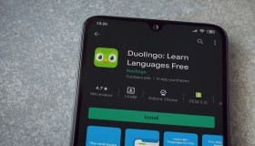 Duolingo sostituisce i lavoratori con l’intelligenza artificiale, l’azienda sarà “AI First”