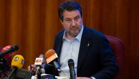 Salvini sulle buche stradali: “Taglio dei fondi, ma il Ponte non c’entra”