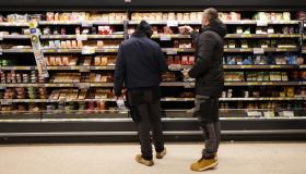 Prezzi alti per gli aumenti di luce e gas: effetto domino sulla spesa