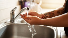 Bollette acqua in aumento, con tariffe basse il servizio è scadente