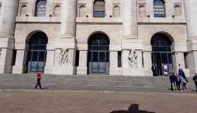 La Borsa del 21 maggio, Milano raggiunge all’ultimo la parità con Leonardo