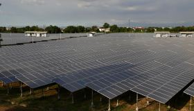 La Cina investe nel solare e riduce la CO2, una lezione per l’Ue: il confronto con l’Italia