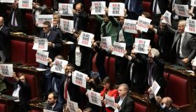 Equa retribuzione al posto del salario minimo, il piano del Governo