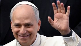 Gli orologi di Papa Leone XIV, nella collezione anche uno smartwatch