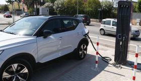 Rottamazione auto, incentivi fino a 11mila euro con i 597 milioni del Pnrr