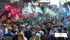 Salari reali giù del 10,5% in Italia, crolla il potere d’acquisto