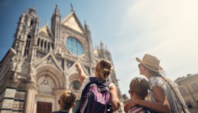 Vacanze 2025 a misura (di portafoglio): i nuovi trend di viaggio