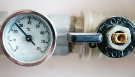 Aumentano i prezzi del gas, fino a 380 euro in più a famiglia