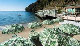 Il beach club Le Carillon torna a vestirsi Dolce&Gabbana