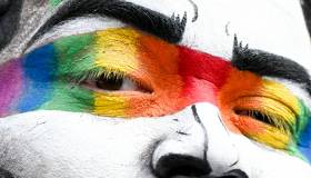 Mese del Pride tra rainbow washing e go woke go broke