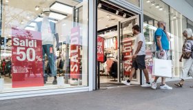 Saldi in anticipo, è polemica: il calendario completo