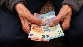 Bonus anziani da 850 euro al mese, novità per l’Isee