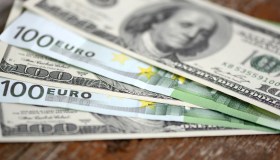 L’euro diventa un bene rifugio e sfida il dollaro
