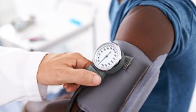 Così l’AI scopre l’ipertensione e la fa trattare grazie alle sole cartelle cliniche