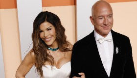 “No Space for Bezos”: proteste contro il matrimonio di Mr Amazon a Venezia