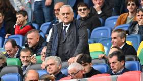 Lazio mercato bloccato, tre parametri fuori norma e Sarri può lasciare