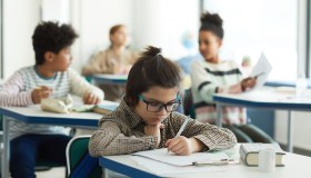 Assegno di inclusione a rischio se i figli non vanno a scuola