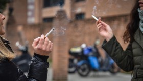 Cambia il prezzo delle sigarette, aumenti voluti dall’Ue: quanto costeranno i pacchetti