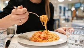 Milioni di stranieri in Italia per il cibo, boom del turismo enogastronomico