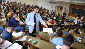 Medicina senza test d’ingresso, 54mila iscritti al semestre filtro: come funziona