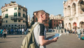 Le 20 città italiane preferite dai turisti stranieri: a Roma e Milano spendono di più
