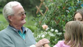 Giornata mondiale dei nonni, fino a 19mila euro risparmiati grazie al loro aiuto