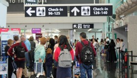 Giovani in fuga e calo nascite, 150mila emigrati nel 2024: 27mila italiani nati all’estero