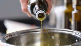 L’olio italiano non si vende più negli Usa: la crisi voluta da Trump