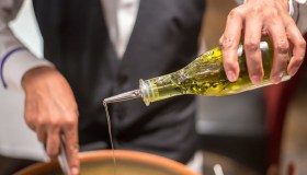 Quanti ulivi si dovrebbero piantare per salvare la produzione di olio in Italia