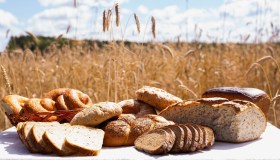 Siccità svuota i campi e alza i prezzi, dall’olio al pane: cosa costerà sempre di più