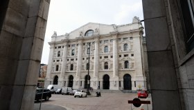 La Borsa del 4 luglio, Milano chiude la settimana in forte calo per la paura dazi