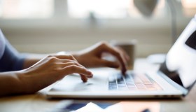 Meglio investire in buoni fruttiferi postali o conti deposito?