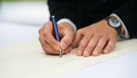 Hanno firmato al mio posto, come posso denunciare una firma falsa?