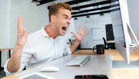 Rabbia sul lavoro, si rischia il licenziamento? Cosa dice la legge