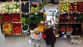 Fare la spesa oggi costa 395 euro in più, è colpa dell’inflazione