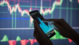 Conviene investire in titoli di Stato o azioni?