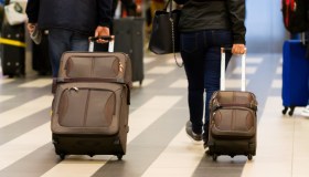 Liquidi nel bagaglio a mano, nuove regole solo in 21 Paesi