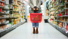 Spesa intelligente d’estate, cosa e dove comprare per risparmiare